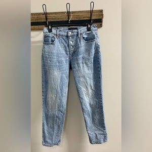 Aeropostale Mom Jeans 4 button closure.size 8